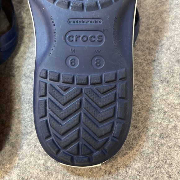 CROCS. NAVY BLUE Sandals. Women’s size 8, Men’s size 6. - Picture 10 of 10